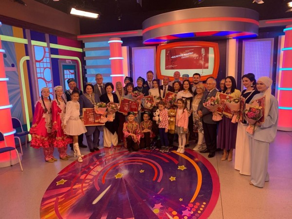 В студии телеканала &laquo;ШАЯН ТВ&raquo; состоялось награждение победителей конкурса детской песни &laquo;Балачак җыры&raquo; (&laquo;Песня детства&raquo;)