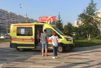 &laquo;Жить-то хочется!&raquo;: одни казанцы предпочли вакцинацию дискриминации, другие пытаются подкупить врачей 