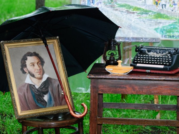 Афиша Казани на первый летний уикенд: узнать историю денима и станцевать на Пушкинском балу