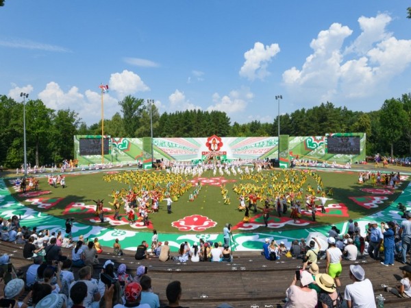 Казань празднует Сабантуй: сельские подворья 11 районов республики, продукция от самозанятых и бэлеш из полбы в татарской избе Казань празднует Сабантуй: сельские подворья 11 районов республики, продукция от самозанятых и бэлеш из полбы в татарской избе