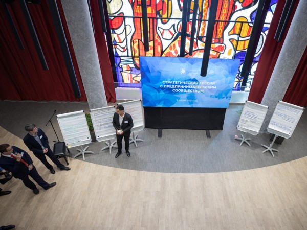 На встрече с предпринимателями Ильсур Метшин объявил о запуске городских грантов для стартапов На встрече с предпринимателями Ильсур Метшин объявил о запуске городских грантов для стартапов