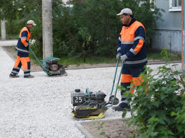 Новый асфальт, скамейки, детская площадка и раздельный сбор мусора: в Казани ремонтируют двор на ул.Четаева