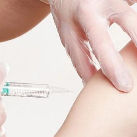 В первом регионе РФ ввели обязательную самоизоляцию для непривитых