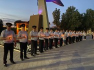 Полицейские зажгли свечи в память о погибших в Великой Отечественной войне  и возложили цветы к Вечному огню