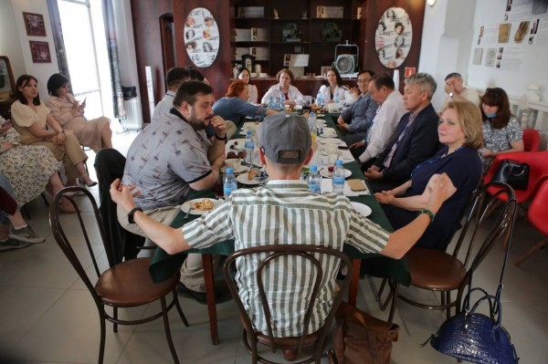 Бизнес  или сохранение идентичности? О чем говорили на круглом столе кинематографисты из трех республик (ФОТО)