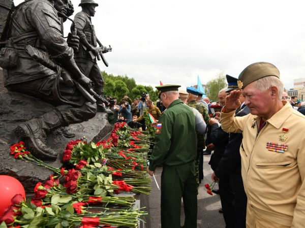В казанском парке Победы торжественно открыли памятник воинам-интернационалистам