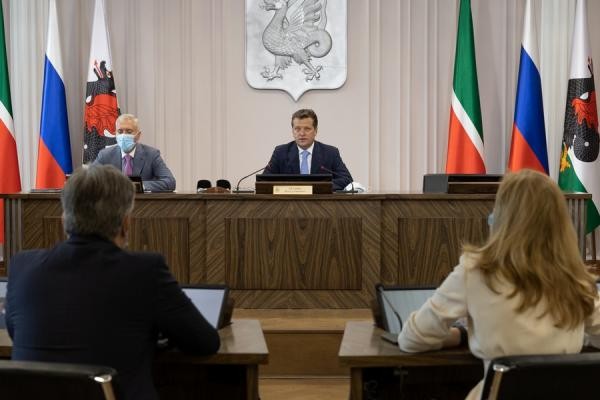 Казанским велосипедистам пообещали дорожки, жителям &laquo;Салават Купере&raquo; - парк, а на капремонт школ денег не нашлось