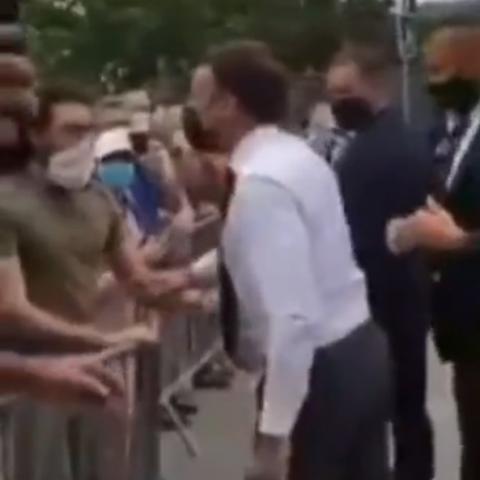Макрон получил пощечину от неизвестного мужчины (ВИДЕО)