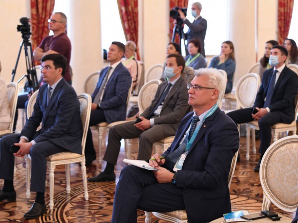 И.Метшин: «Мы одними из первых в России обеспечили бесплатным горячим питанием всю начальную школу» И.Метшин: «Мы одними из первых в России обеспечили бесплатным горячим питанием всю начальную школу»