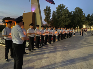 Полицейские зажгли свечи в память о погибших в Великой Отечественной войне  и возложили цветы к Вечному огню