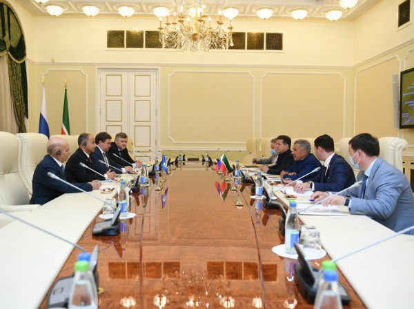 Р.Минниханов и И.Метшин встретились с новым президентом ФИНА Р.Минниханов и И.Метшин встретились с новым президентом ФИНА