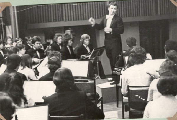 4 июля основателю и дирижеру оркестра Анатолию Шутикову исполняется 75 лет (УНИКАЛЬНЫЕ ФОТОГРАФИИ) 4 июля основателю и дирижеру оркестра Анатолию Шутикову исполняется 75 лет (УНИКАЛЬНЫЕ ФОТОГРАФИИ)