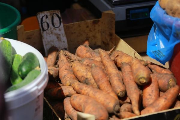 «Ты стала украшением стола!»: казанцы ошалели от бешеных цен на морковку «Ты стала украшением стола!»: казанцы ошалели от бешеных цен на морковку