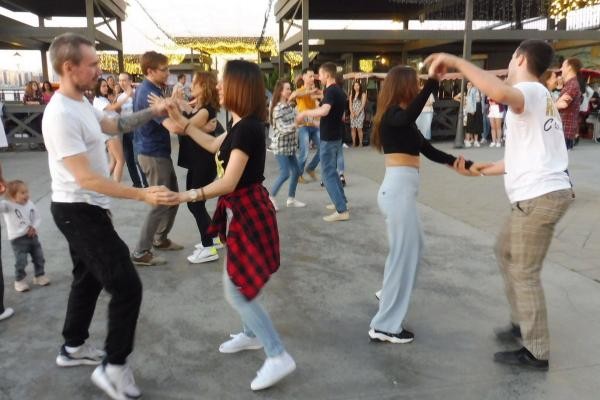 Танцуют все! Казанские финансисты, программисты и врачи с упоением отдаются сальсе и бачате