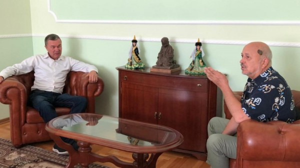 Ренат Валиуллин встретился с заслуженным артистом и заслуженным деятелем искусств РФ Ханяфи Чинакаевым