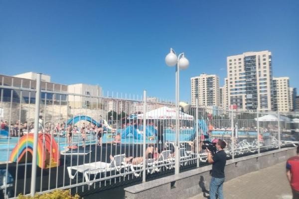 В казанском аквапарке &laquo;Ривьера&raquo; после отравления детей хлоркой набрали в рот воды и продолжили продавать билеты