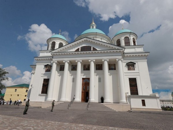 Патриарх Кирилл освятил воссозданный собор Казанской иконы Божией Матери