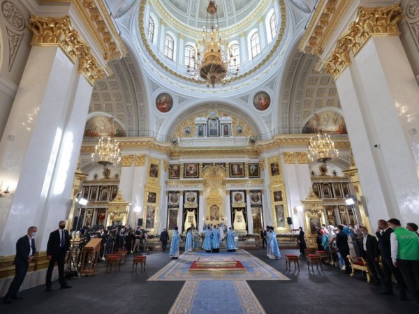 Патриарх Кирилл освятил воссозданный собор Казанской иконы Божией Матери