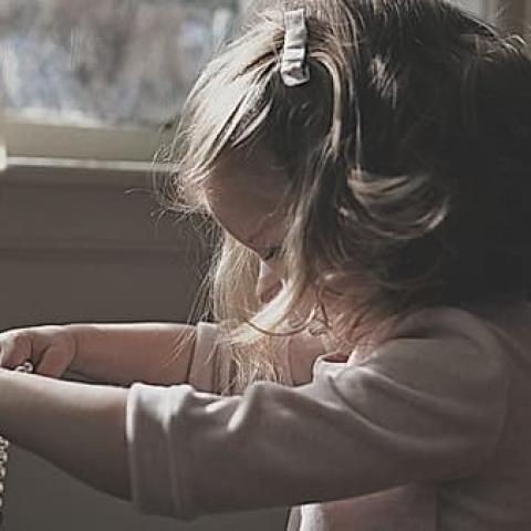 В Уфе 3-летняя девочка выпала из окна на девятом этаже