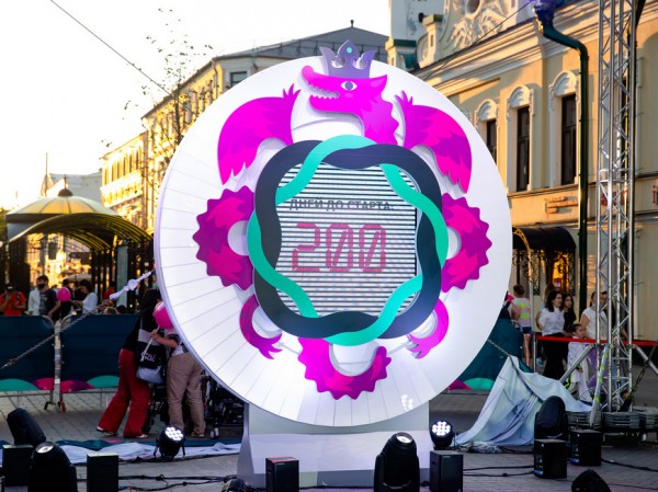 На улице Баумана в Казани установили стелу с обратным отсчетом до начала Всемирных зимних игр Специальной Олимпиады