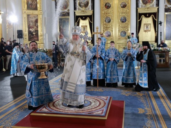 Патриарх Кирилл освятил воссозданный собор Казанской иконы Божией Матери