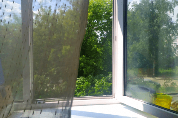 В Казани из окна пятого этажа выпала пятилетняя девочка