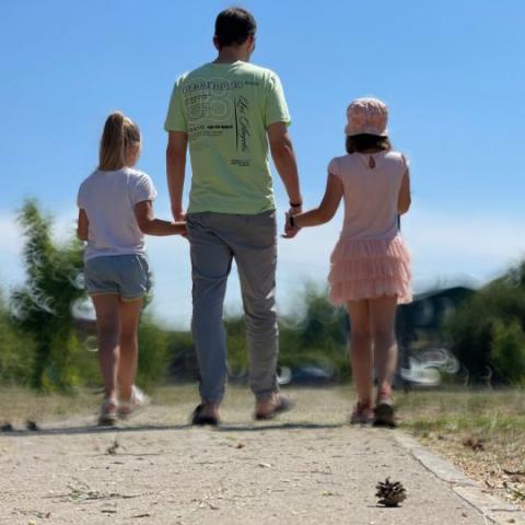 Как таксист из Набережных Челнов стал отцом-одиночкой с двумя детьми