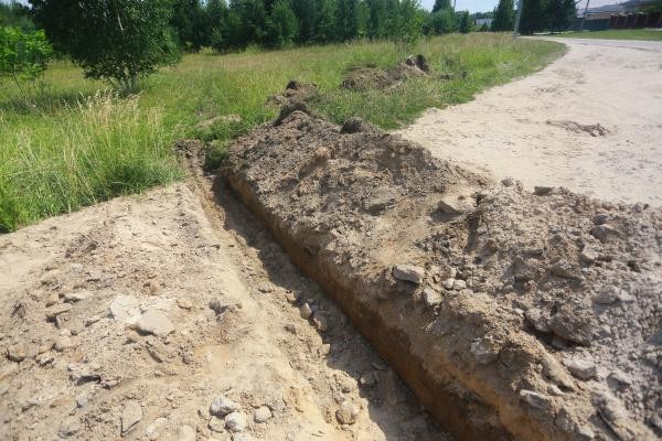 «Дороги нет 100%»: жители деревни перекрыли противотанковыми рвами проезд многодетным семьям из Казани «Дороги нет 100%»: жители деревни перекрыли противотанковыми рвами проезд многодетным семьям из Казани