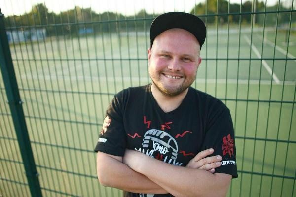 «Я сюда не ради денег шел!»: главный кальянщик Казани переквалифицировался в чиновники «по борьбе с молодежью» «Я сюда не ради денег шел!»: главный кальянщик Казани переквалифицировался в чиновники «по борьбе с молодежью»