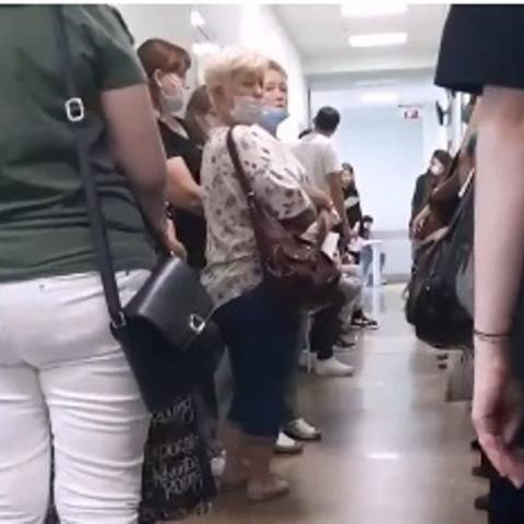 Очереди на вакцинацию в Набережных Челнах сочли слишком рискованными (ВИДЕО)