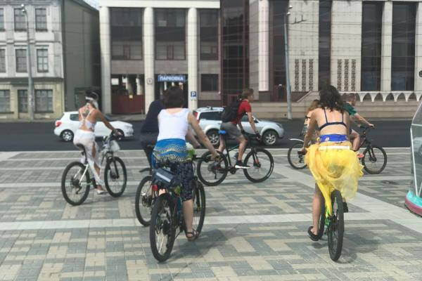 Шахерезады на железных конях в Казани заставили мужчин сворачивать головы