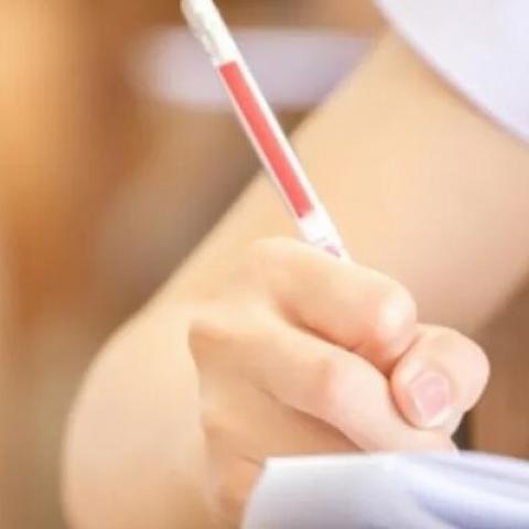 Восьмилетняя школьница успешно сдала ЕГЭ и получила аттестат