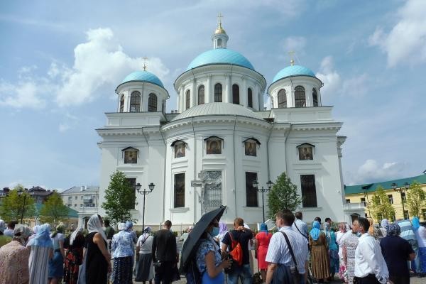 &laquo;Ваши имена занесены в историю&raquo;: патриарх Кирилл освятил в Казани воссозданный собор и наградил причастных