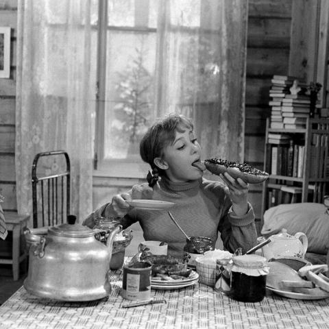 &laquo;Девчата&raquo; и гусли на берегу озера Кабан