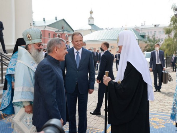 Патриарх Кирилл освятил воссозданный собор Казанской иконы Божией Матери