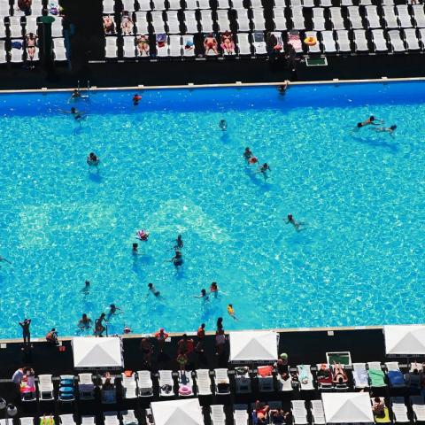 Шесть человек отравились хлоркой в аквапарке «Ривьера» Шесть человек отравились хлоркой в аквапарке «Ривьера»