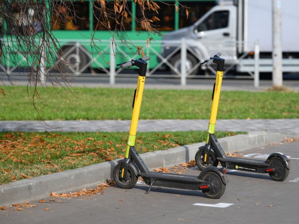 26 электросамокатов, оставленных в несанкционированных местах, изъяли во время рейда в Казани