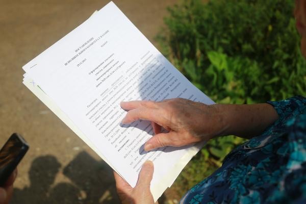 «Обманом украли у нас двор!»: жильцы дома в центре Казани обвиняют городские власти в подлоге и воровстве «Обманом украли у нас двор!»: жильцы дома в центре Казани обвиняют городские власти в подлоге и воровстве