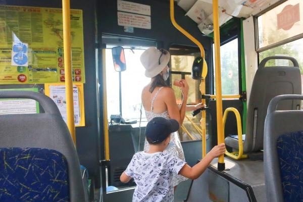 «Выход через переднюю дверь!»: бескондукторный троллейбус вернет Казань в 90-е? «Выход через переднюю дверь!»: бескондукторный троллейбус вернет Казань в 90-е?