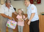 К акции «Помоги собраться в школу» подключились чистопольские полицейские и общественники К акции «Помоги собраться в школу» подключились чистопольские полицейские и общественники