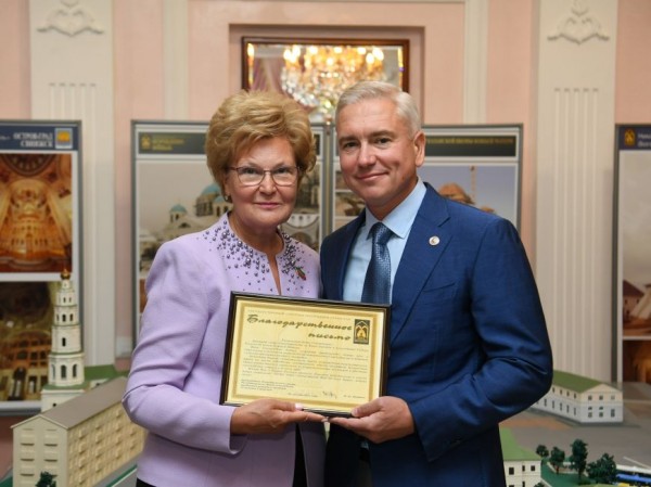 В Кремле наградили участников возрождения собора Казанской иконы Божией Матери В Кремле наградили участников возрождения собора Казанской иконы Божией Матери