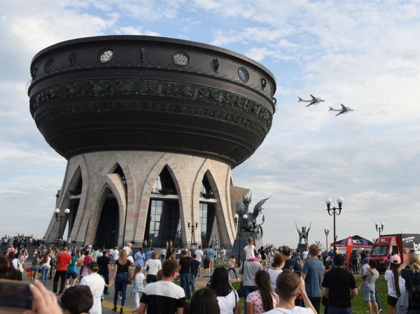 Во время праздника «Я выбираю небо!» проезд по улицам Сибгата Хакима и Бондаренко в Казани будет закрыт Во время праздника «Я выбираю небо!» проезд по улицам Сибгата Хакима и Бондаренко в Казани будет закрыт