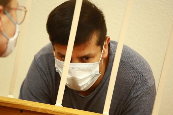 &laquo;Боялся, что не хватит на билет домой&raquo;: в Казани судят колумбийца, укравшего чемодан с бриллиантами