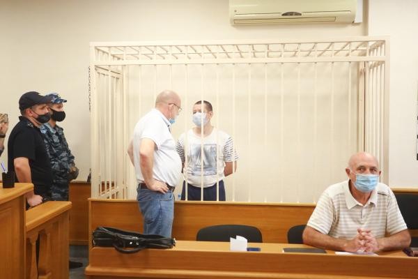 В Казани у экс-начальника отдела полиции, обвиняемого в крышевании, арестовали «Мерседес», нажитый «преступным путем» В Казани у экс-начальника отдела полиции, обвиняемого в крышевании, арестовали «Мерседес», нажитый «преступным путем»
