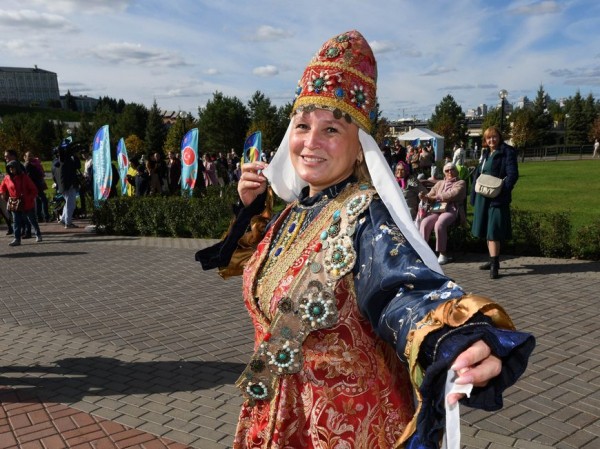 Как прошел фестиваль «Казан дружбы народов»: 110 кг плова, костюмы XVI века и межнациональный флешмоб Как прошел фестиваль «Казан дружбы народов»: 110 кг плова, костюмы XVI века и межнациональный флешмоб