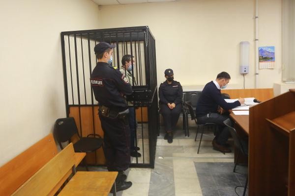 &laquo;Воровали мы спонтанно&raquo;: в Казани депутата-оборотня судят за создание преступного сообщества