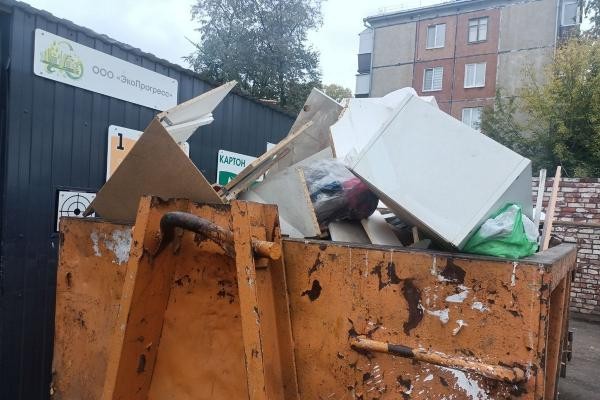 &laquo;Сделали для показухи&raquo;: как в отдельно взятом казанском дворе провалилась идея раздельного сбора мусора