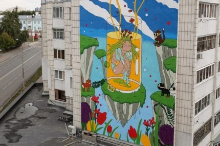 Новый мурал «Сон» украсил фасад дома в Кировском районе Казани