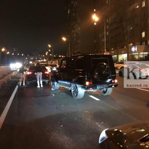 В Казани на проспекте Универсиады произошло массовое ДТП с участием элитных иномарок (ВИДЕО) В Казани на проспекте Универсиады произошло массовое ДТП с участием элитных иномарок (ВИДЕО)