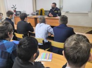 Полицейские Елабуги провели профориентационную беседу со студентами Елабужского политехнического колледжа.